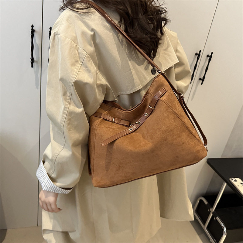 Женская сумка большой емкости, новинка 2025 года, осенне-зимняя модная сумка в стиле ретро для подмышек, универсальная сумка на плечо для пригородных поездок, сумка-тоут
