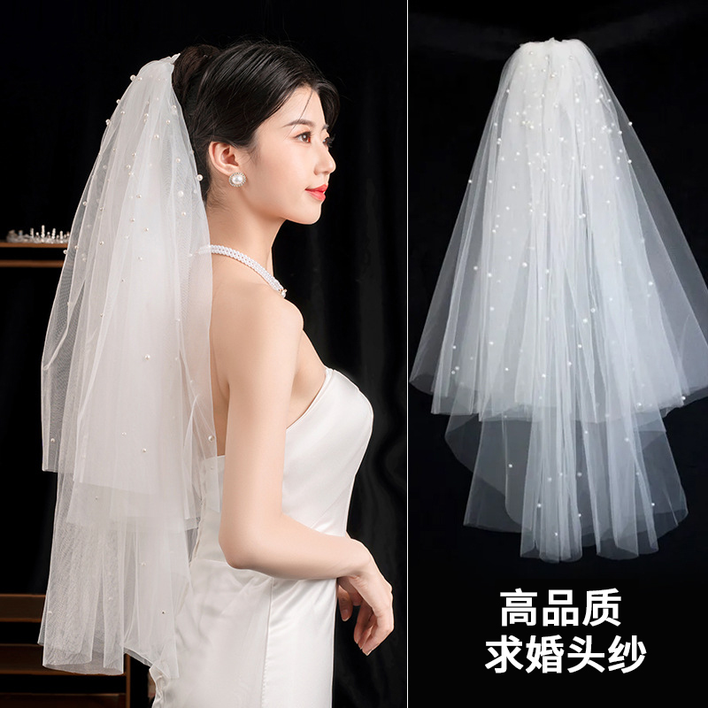 超妖精の白いベールのヘッドドレスのプロポーズの写真の花嫁の結婚婚約登録メインのウェディングドレスの女性ふわふわのショート