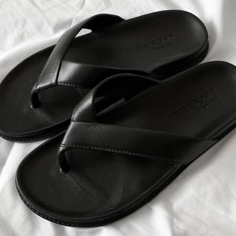 Korean Ins Couple Flip-Flops for Men, Summer Black Outdoor Thong Sandals, Unisex Thick-Soled Non-Slip Beach Shoes