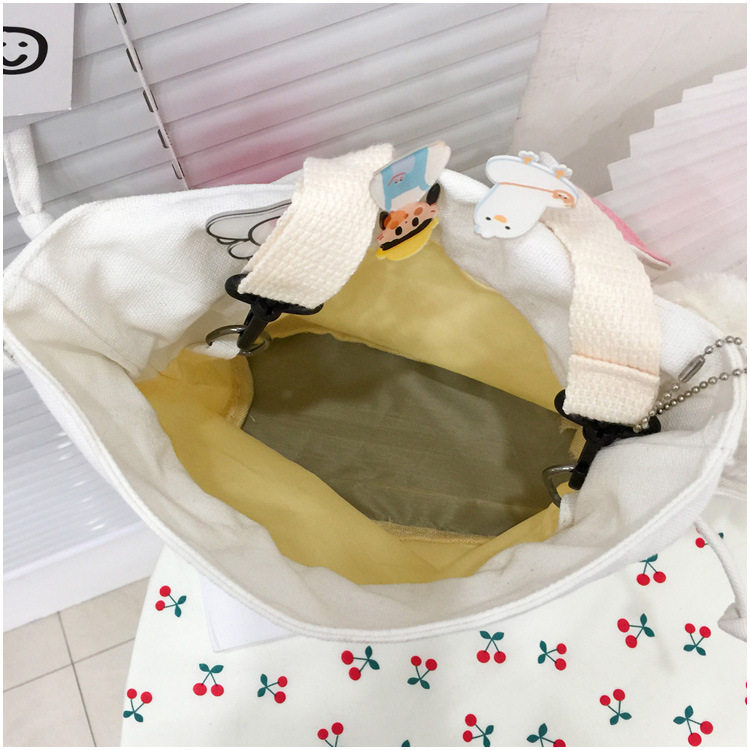 Детская сумка на ремне 春夏新款学生帆布小包包甜美淑女撞色单肩包可爱潮挂件抽绳斜挎包 Jifanpaul