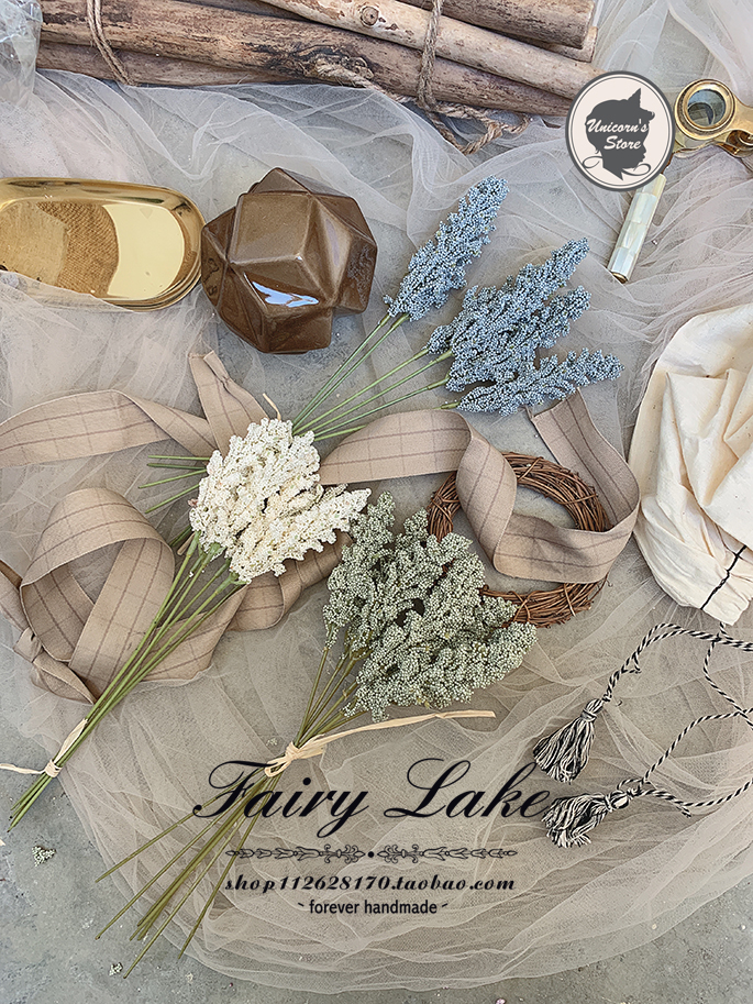 The sweet and greasy corn stick in your hand is decorated with American-style multi-headed snowball flower simulation flower Nordic dining room silk flower fake flower art