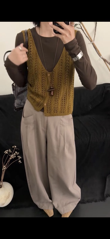 Early Autumn New Korean Style Long-Sleeved T-Shirt Knitted Vest Two-Piece Set for Women, Loose Fit, Slimming, Stylish and Versatile Vest Outerwear