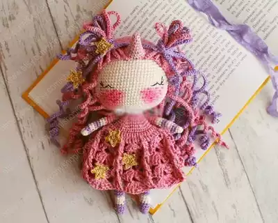 (Non-finished letterbox) DIY handmade wool woven big round face long Unicorn doll crochet illustration