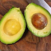 (Ready-to-eat Peruvian avocado) has sufficient moisture and a silky and fragrant taste. Ready-to-eat upon receipt.
