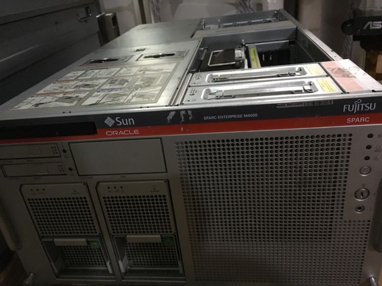 Sun Oracle 富士通m4000伺服器整機實物如圖
