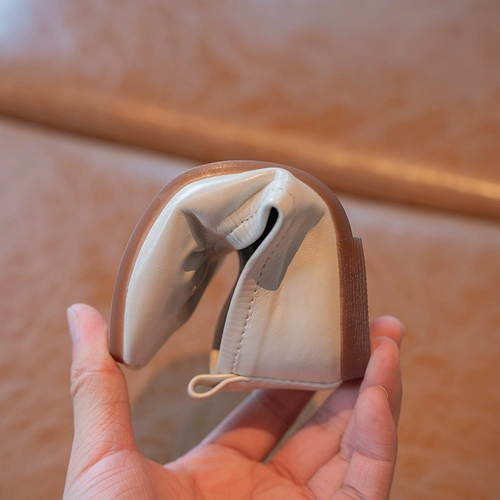 Девочки кожаные туфли 2024 весна и осень -новые девушки светлые сладкие туфли корейская булочка модные мягкие ноги суперзвезда молоко обувь