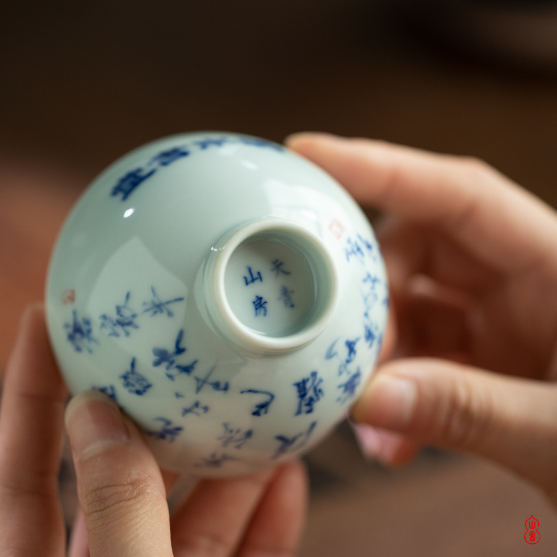 Castle peak day room jingdezhen blue and white painting landscape poems, a cup of kung fu tea cups personal special master cup single CPU