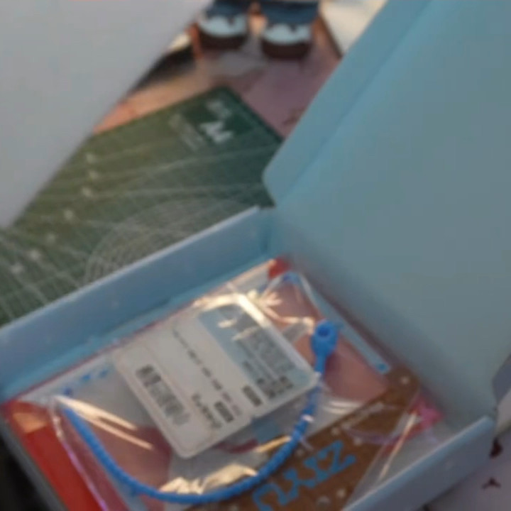 老搬搬推荐：新款梓渝网易严选周边，怀旧与收藏的完美结合_动漫徽章_