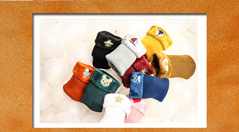 Vớ trẻ em mùa thu và mùa đông dày tuyết vớ bé mùa đông vớ cotton ấm áp cộng với tất nhung sàn bé tất bé trai