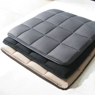 Подушка для сиденья из бамбукового угля для автомобиля. Подушка для сиденья из бамбукового угля, дезодорирующая, с мешком с углем внутри для очистки воздуха. Подушка для офиса и дома.