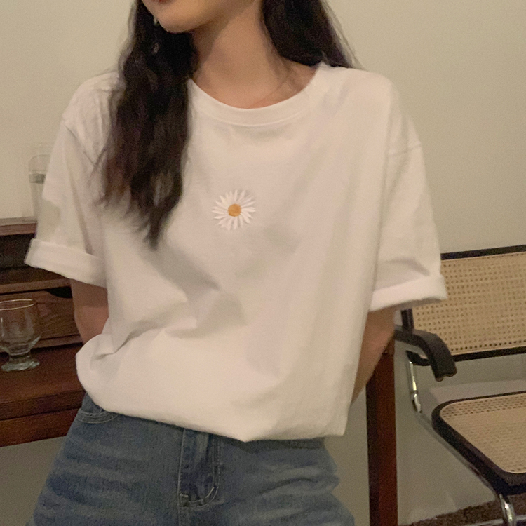 Daisy t-shirt women's summer new Korean version of Mori short-sleeved loose Hong Kong style Japanese simple inner bottoming top