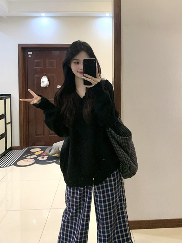 Loose V Neck Black Knitwear for Women, Lazy Style, Autum New Style, High-End Long-Sleeved Pullover Knitwear, Outer Top