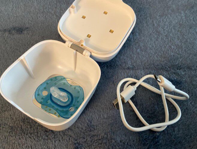 Стерилизатор 美国代购munchkin麦肯齐婴儿便携紫外线奶嘴牙胶玩具杀菌消毒器