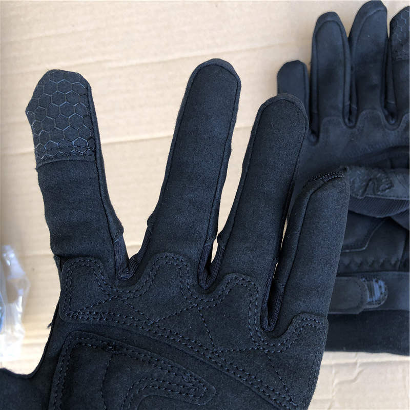 Throw and lose windproof and warm and velvet gloves.