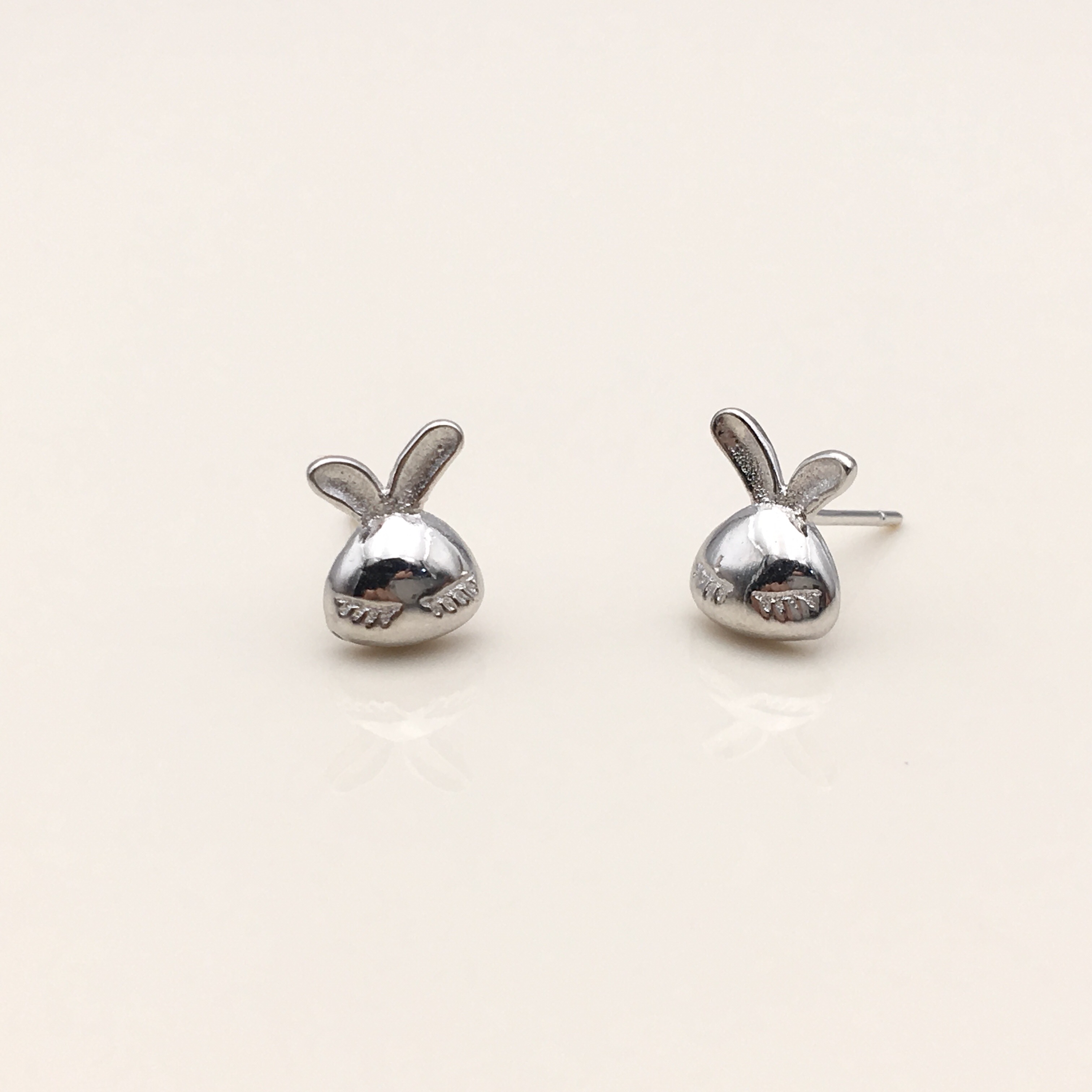 Usd 9 83 S925 Sterling Silver Earrings Korean Blink Bunny Simple S925 Sterling Silver Earrings Korean Blink Bunny Simple Literary Small Cute Student