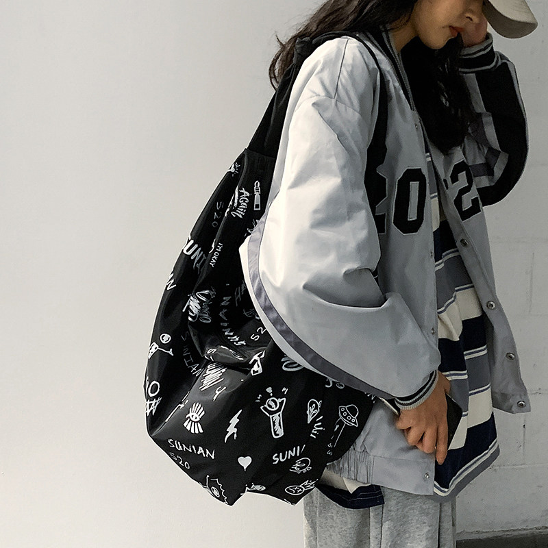 Messenger bag female large-capacity Japanese simple student tote bag Korean version of the wild ins wind bag graffiti shoulder bag