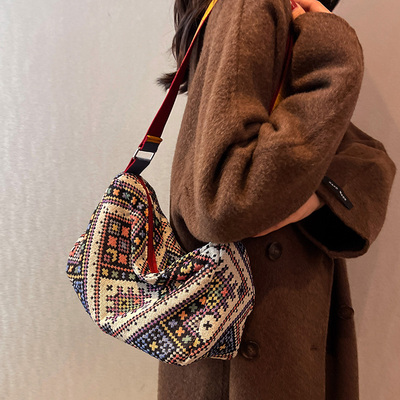 taobao agent Ethnic shoulder bag, retro universal one-shoulder bag, small bag, ethnic style, with embroidery
