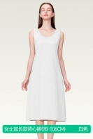 Длинное белое платье без рукавов