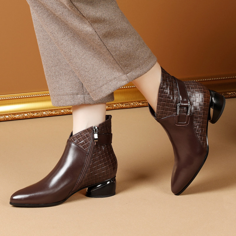2020 autumn and winter new short boots women's leather thick heels medium heels pointed toe ladies leather boots brown Roman women's boots