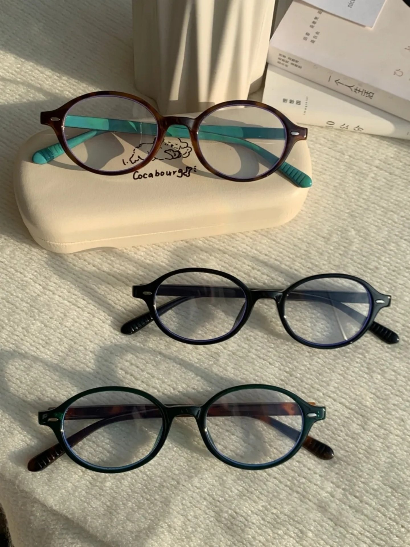 Contrasting Color Small Round Frame Nerd-Style Oval Retro Eyeglass Frames for Nearsightedness That Make the Face Look Smaller, Can Be Customized with Prescription Lenses