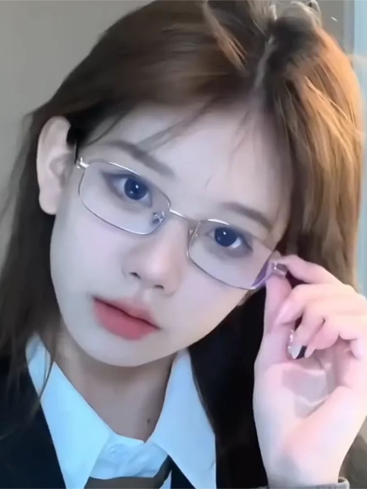 Gold-Rimmed Small-Frame Glasses for Women, Suitable for a Refined Look, Can Be Fitted with Prescription Lenses, Pure Desire Square Frame Glasses, Retro Anti-Blue Light