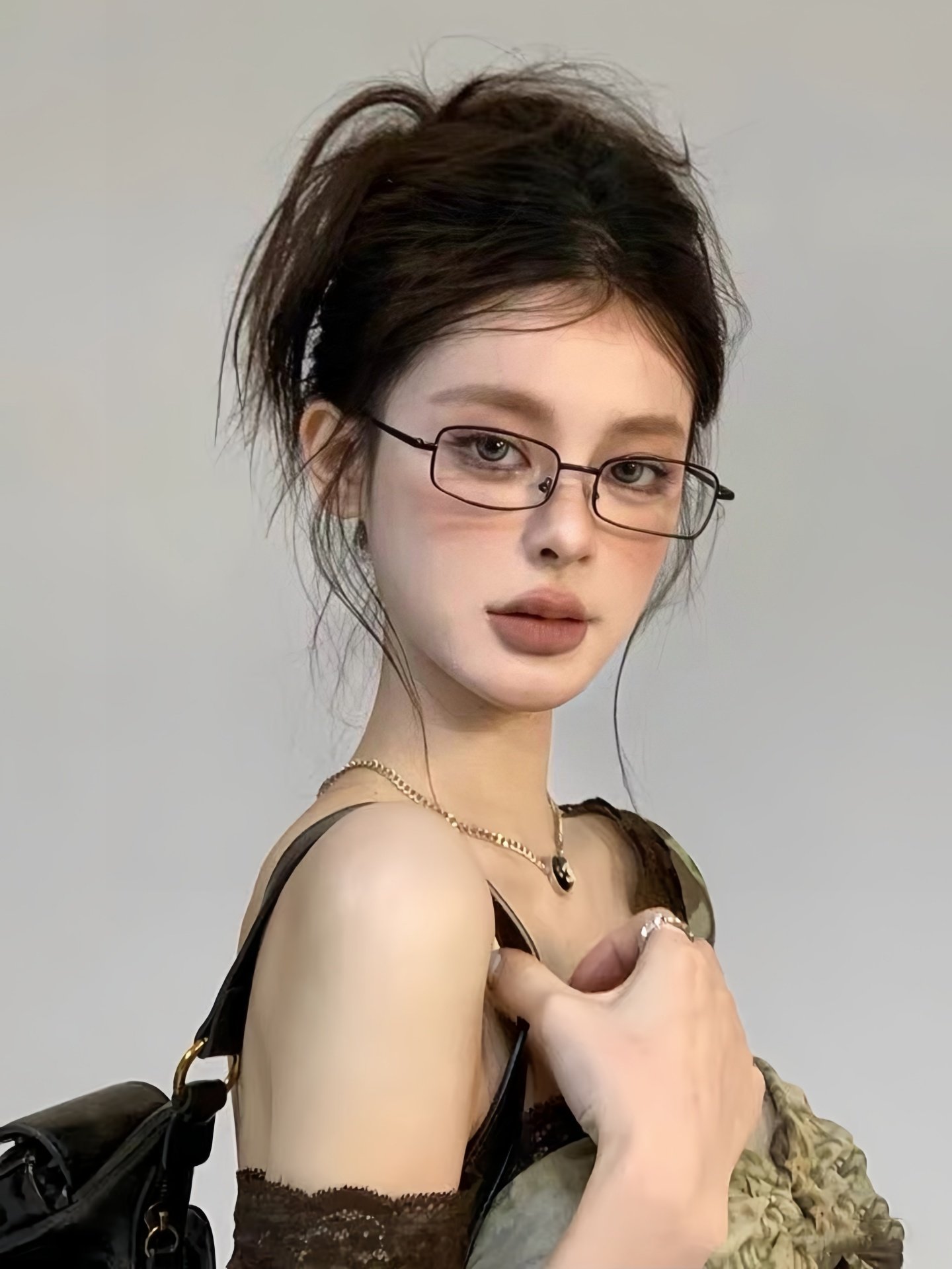 Gold-Rimmed Small-Frame Glasses for Women, Suitable for a Refined Look, Can Be Fitted with Prescription Lenses, Pure Desire Square Frame Glasses, Retro Anti-Blue Light