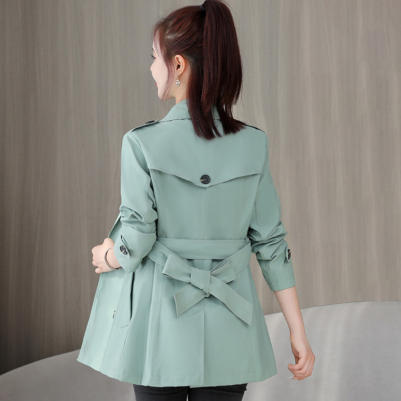 Short version of the wind clothes Girl 2022 Spring and autumn clothing new temperament slim Inn Wind Breeze Small Windsuit Woman Middle jacket