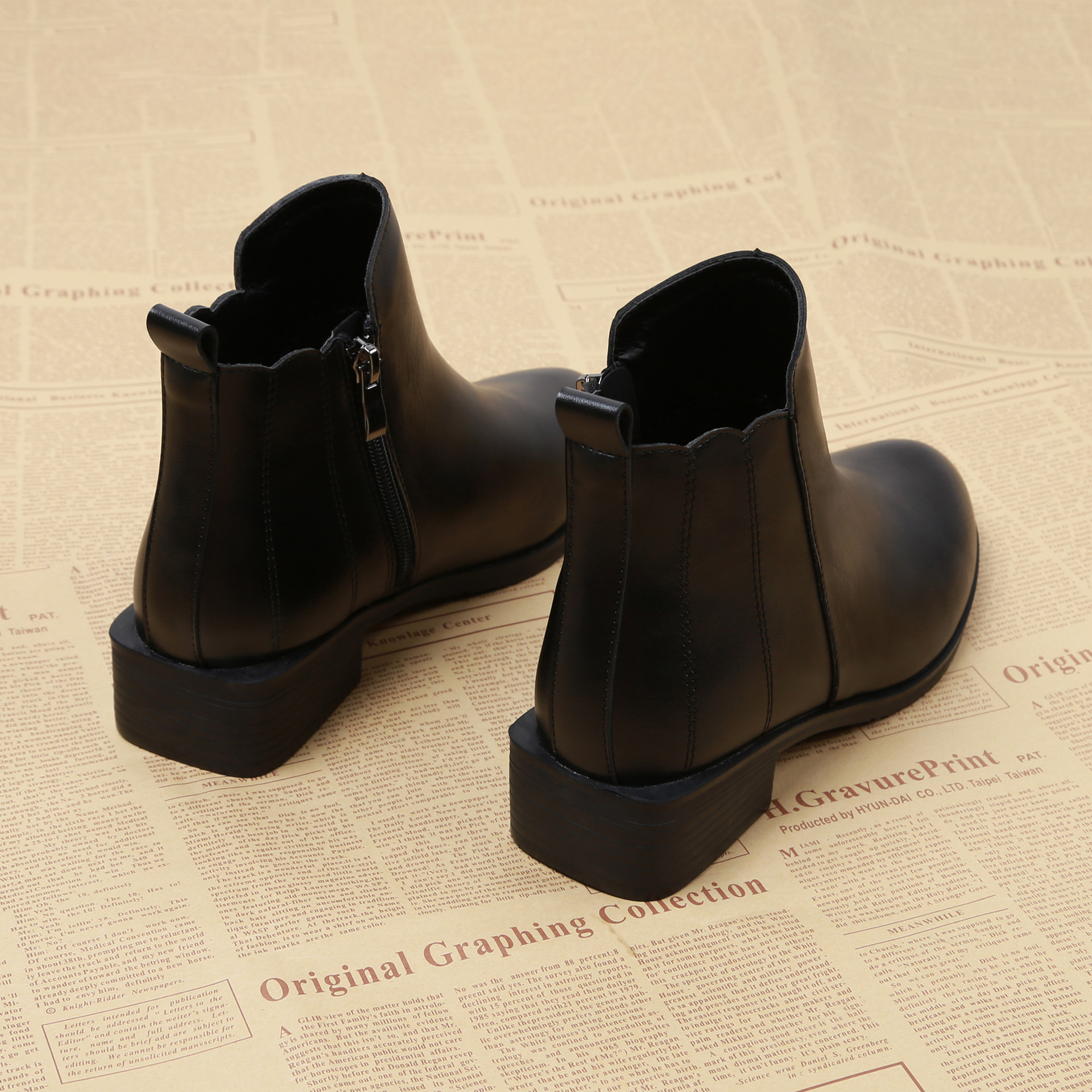 Boots women's short boots 2021 new Martin boots all-match 41 flat 43 Chelsea plus velvet autumn and winter large size women's shoes