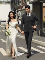 Двойная пуговица темно-серого цвета (костюм+жилет+брюки) свободная рубашка и галстук