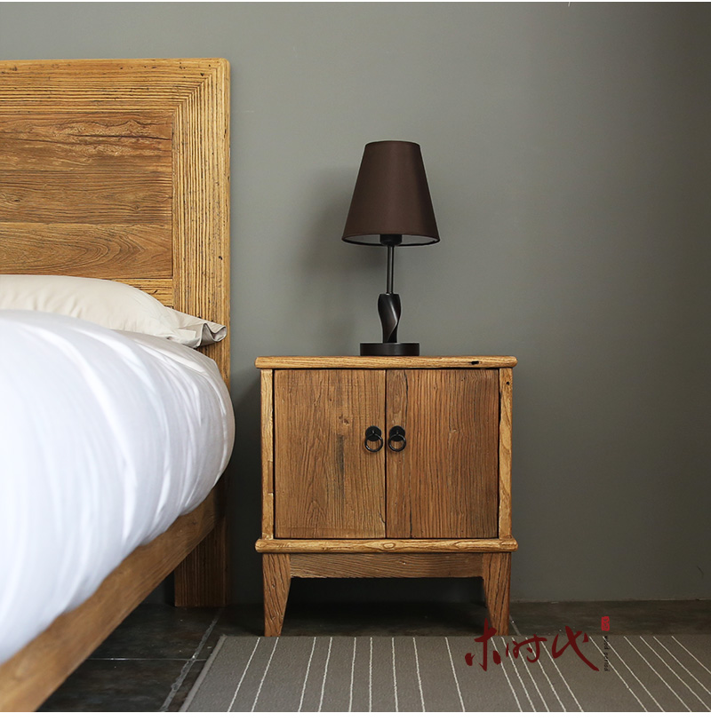 Cũ Elm bảng điều khiển cửa đồ nội thất phòng ngủ 1.5 m giường đôi 1.8 m giường gỗ rắn + bàn cạnh giường ngủ thạc sĩ giường ghế sofa đẹp hiện đại