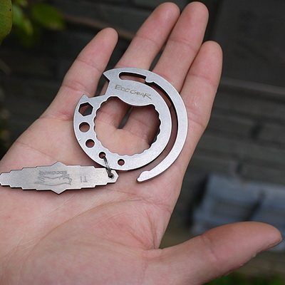 Outdoor Creative Scallop-Shaped Multi-Functional Combination Tool, Inner Corner Bottle Opener, Edc Stainless Steel Tool Pendant