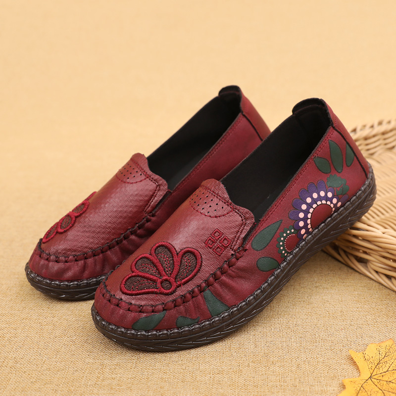 RedThe old Beijing cloth shoes female Mom shoes non-slip soft sole Single shoes Middle aged and elderly leisure time Flat bottom granny ma'am Shoes for the elderly