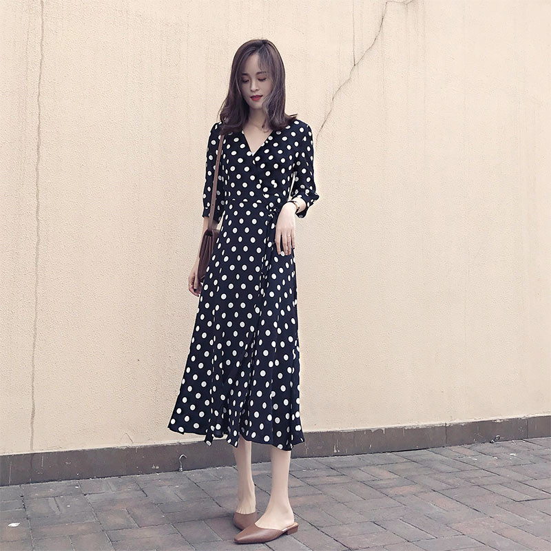 Chiffon polka dot dress women's 2022 summer new Korean version of the V-neck waist slim temperament three-quarter sleeves little black dress