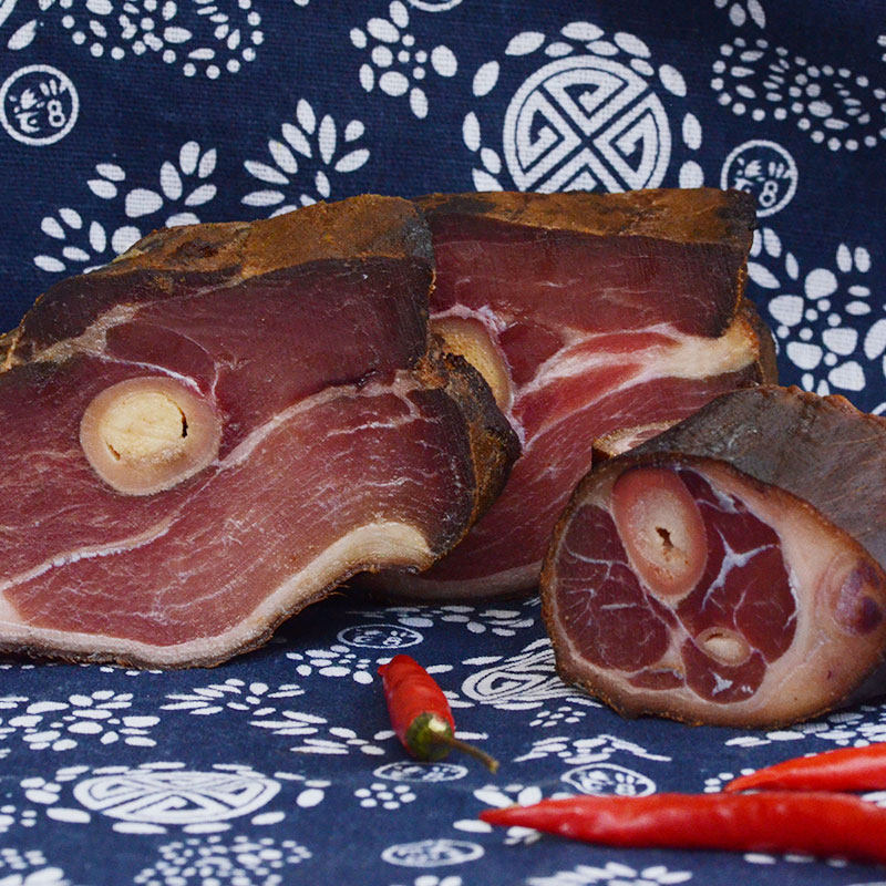 (Restaurant serves)Pork trotters Enshi Hunan Sichuan specialty smoked bacon bacon bacon pork feet