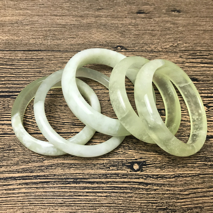 Natural Xiu jade bracelet snowflake ice material fluorescent 180 Xiu Yuhua jade jade river grinding jade bracelet for straight play leakage