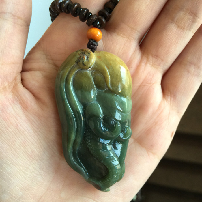 Analysis of wood river mill jade pendant like auspicious Ruyi river mill jade elephant processing Xiuyu yellow and white old jade pendant like jade pendant elephant