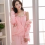 Bộ đồ ngủ mùa thu và mùa đông flannel của phụ nữ có thể được mặc bên ngoài bộ đồ ba mảnh dày dễ thương Hàn Quốc dài tay lông cừu san hô phục vụ nhà mùa thu đồ ngủ nữ quần áo ngắn