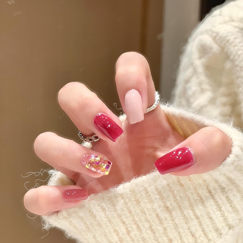 Plum-Colored Manicure, Rose Red Press-On Nails with Glitter, 2026 Summer Dopamine-Enhancing Skin-Brightening High-End Medium-Long Style