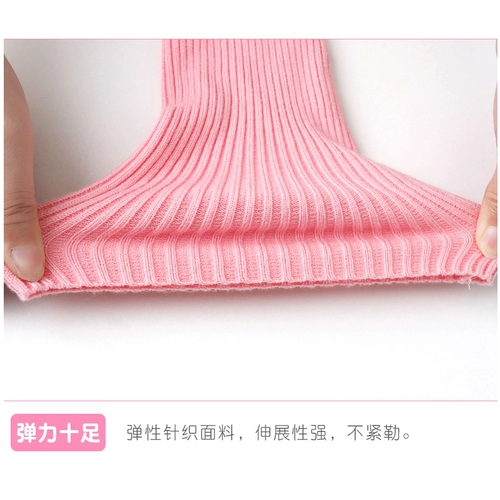 Спортивная одежда, шорты, футболка, современный костюм