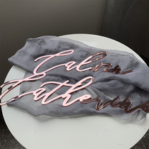 Creative Customised Rose Gold Mirror Wedding Name Card Listed With a Alphabet Decorative Card to Shoot Wedding Dresses Sembling