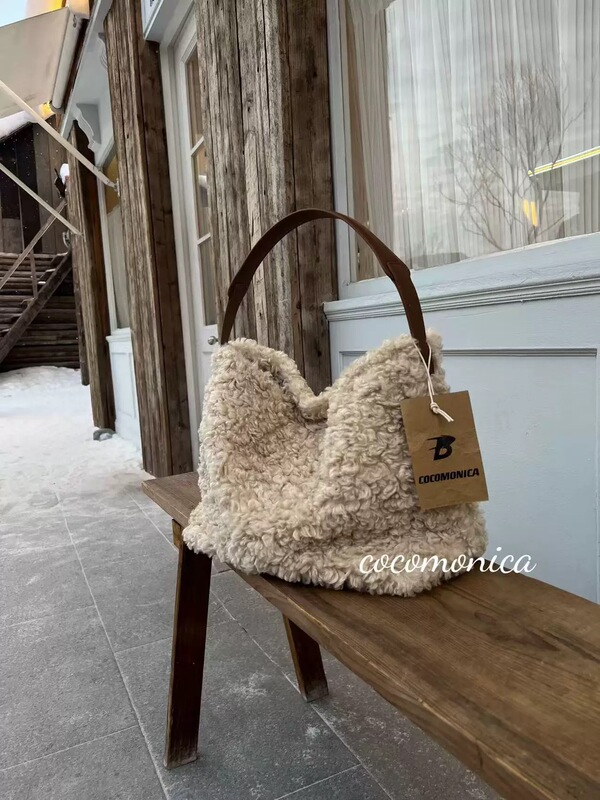 New Autumn and Winter Lamb Wool Tote Bag, Relaxed Plush Shoulder Bag, Large Capacity Furry Crossbody Bag, Mother-Daughter Bag New Autumn and Winter Lamb Wool Tote Bag, Relaxed Plush Shoulder Bag, Large Capacity Furry Crossbody Bag, Mother-Daughter Bag