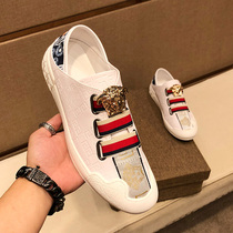 European station spring and summer new leather embossed Medusa small white shoes men Korean white shoes breathable white board shoes Joker