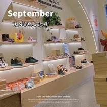 Shoe store wall shoe rack display rack clothing store solid wood bag rack shop creative decorative shelf childrens shoe display rack