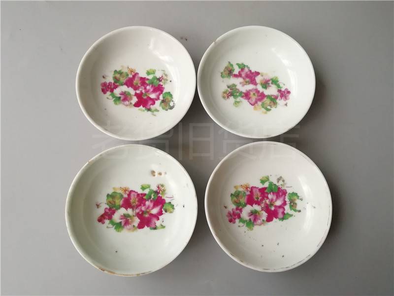 Bao Lao Bao really opened the door in the late Qing Dynasty. Duan Hengchang, a famous artist in the Republic of China, made four small pastel plates to collect together.