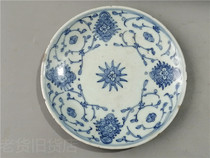 Bao Lao Bao really opened the old Qing Dynasty Qianjia period fine road blue and white winding lotus plate chrysanthemum bottom butterfly collection items