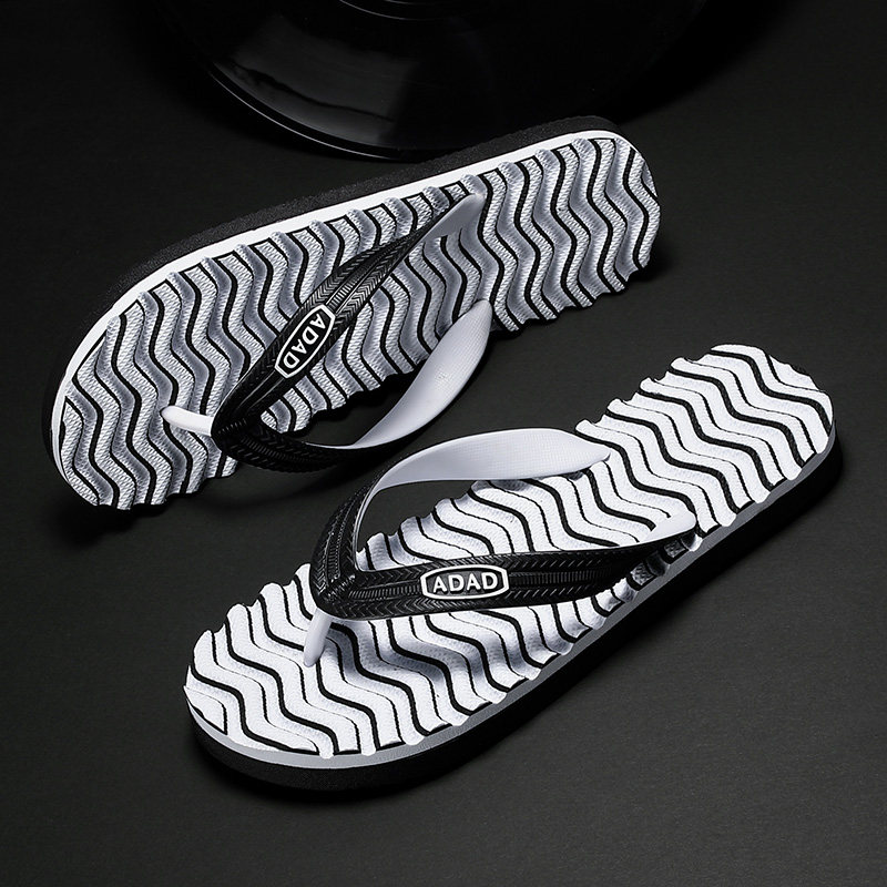 Slippers Men Summer 2020 Summer New Herringbone Tug Fashion Outwear Men's Beach Personality Non-slip Student Clips Foot