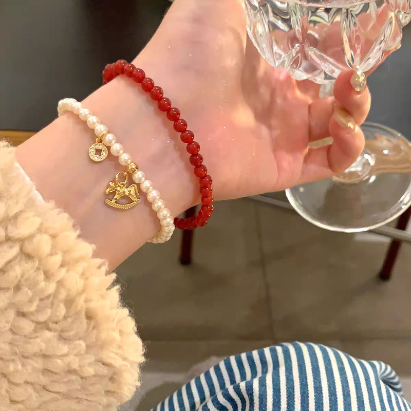 New Year's Golden Pony Coin Pearl Stacked Bracelet for Women, Light Luxury, High-End Feel, Niche Design Bracelet, Hand Jewelry