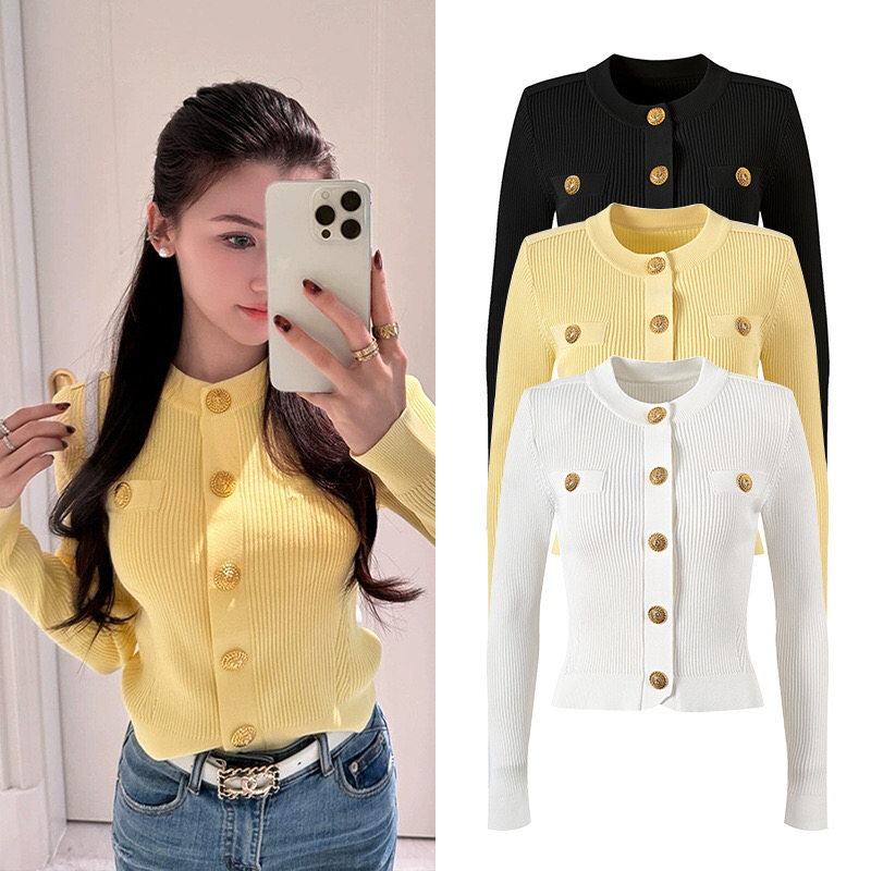 Effie Balmain Shoulder-Padded Knit Cardigan, Can Be Worn as an Inner Layer or Outerwear, Slim Fit, Flattering, Elegant, Short Chanel-Style Top Effie Balmain Shoulder-Padded Knit Cardigan, Can Be Worn as an Inner Layer or Outerwear, Slim Fit, Flattering, Elegant, Short Chanel-Style Top