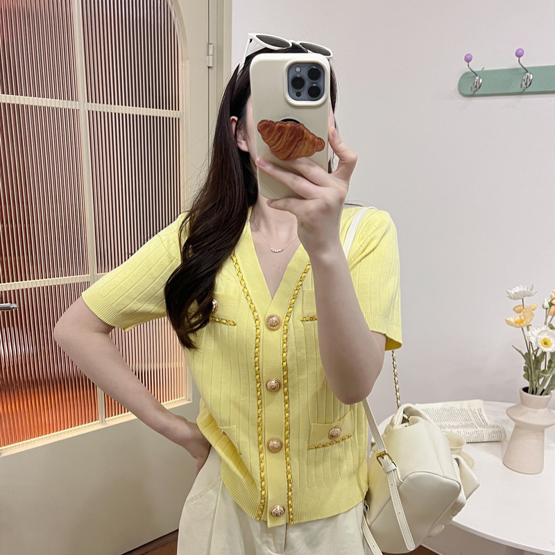Aifei Balmain Summer Style French Socialite Small Fragrance V Neck Chain Metal Buckle Elegant Slim Short-Sleeved Knitwear
