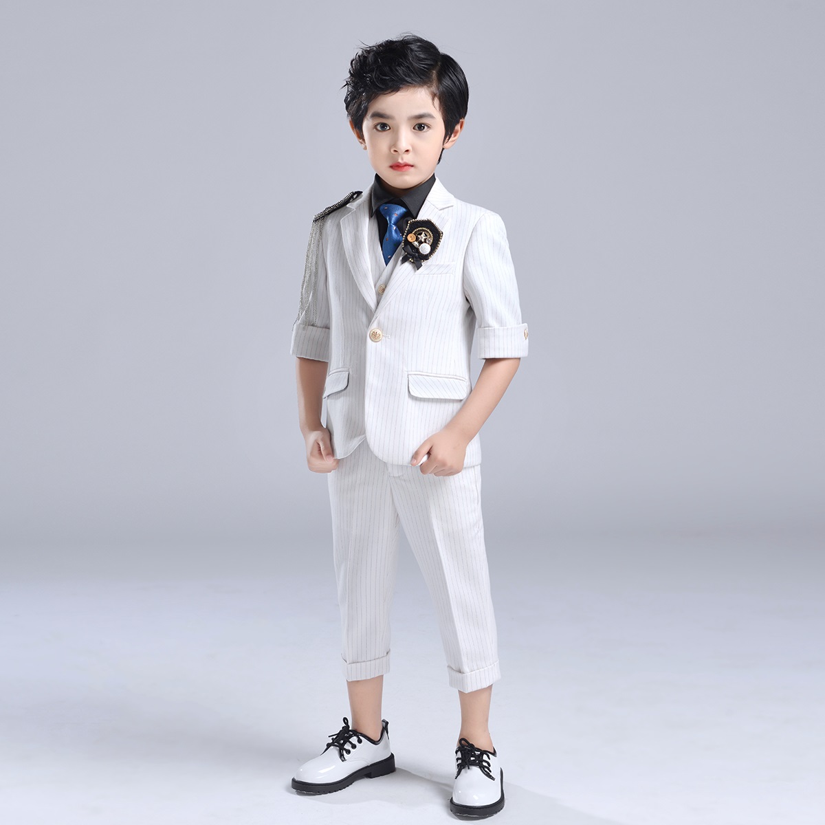 Inmyopinion 2019 mùa hè mới childrens ngắn tay phù hợp với sàn catwalk phù hợp với trẻ em hoa trắng ăn mặc hiệu suất.